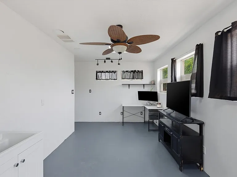 3224 Nizhoni Dr — Photo 17