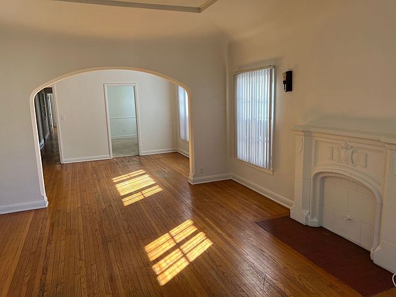 2nd image of 454 N Orange Grove Ave #1/2
