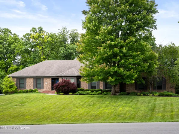 9 Oak Tree Ln, Louisville, KY 40245