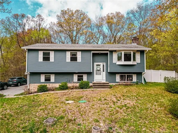 1455 Old Colchester Road, Montville, CT 06370