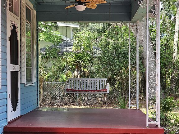 4th image of 802 W Henry Ave