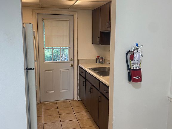 4th image of 1020 Lakeshore Way #C