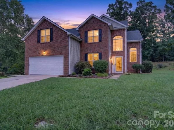 8100 Laurel Run Dr, Charlotte, NC 28269