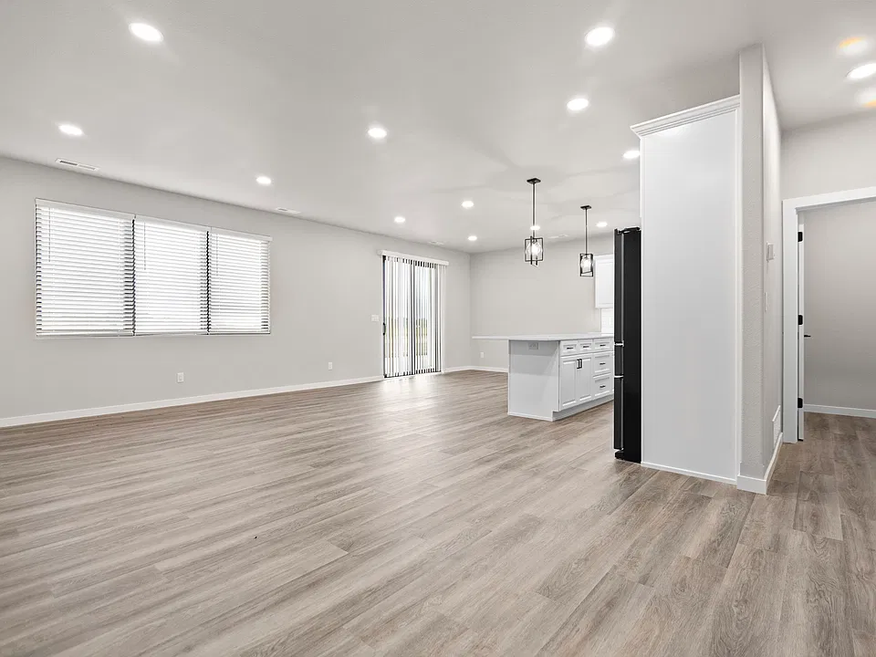 Paradise Valley Townhomes & Apartments