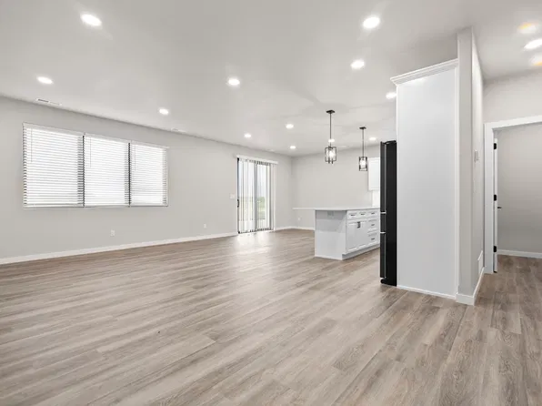 Paradise Valley Townhomes & Apartments
