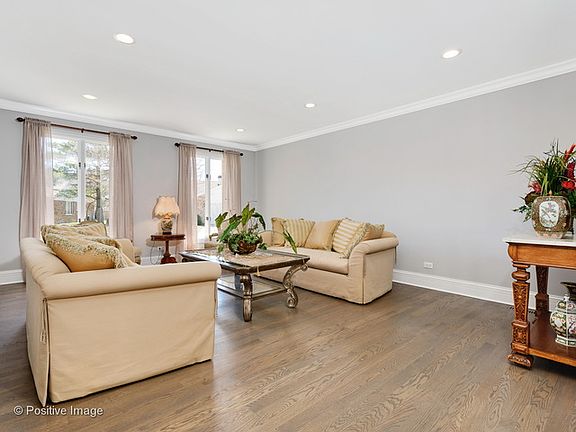 5th image of 321 Basswood Dr