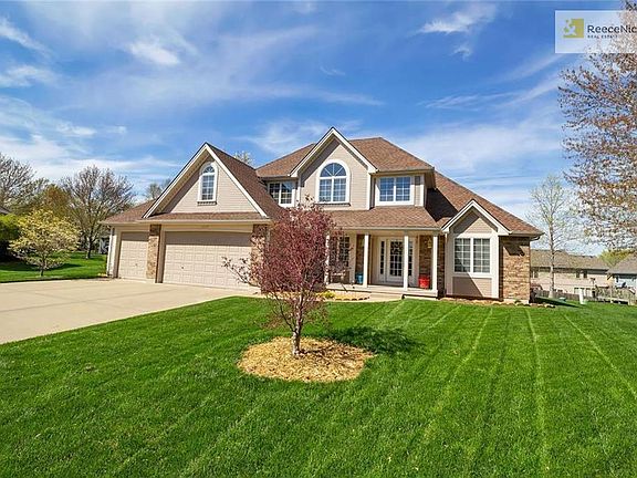 3rd image of 1557 Parkside Dr