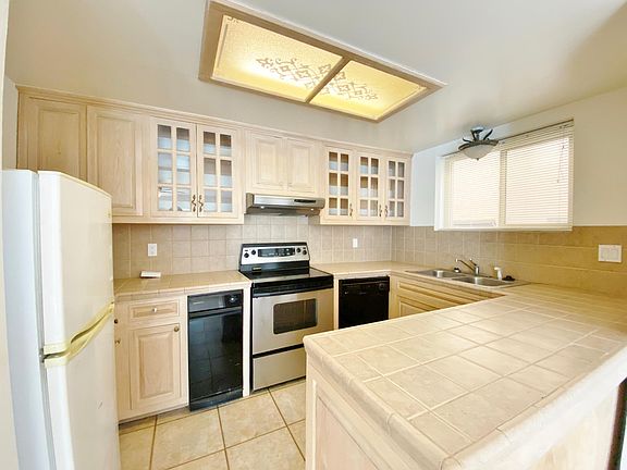 3rd image of 200 Elm Ave Unit 10