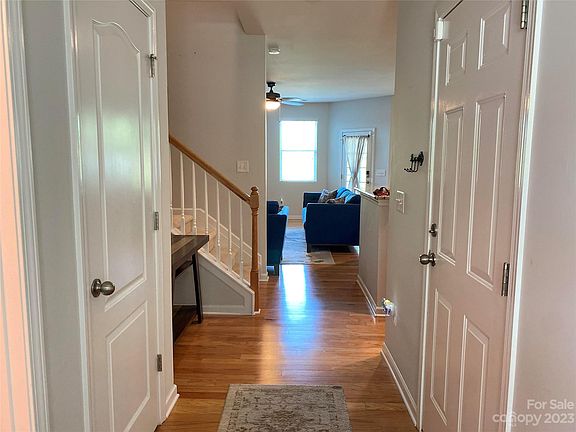 3rd image of 3286 Yarmouth Ln