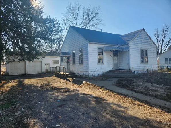 427 E Oak St, Watseka, IL 60970