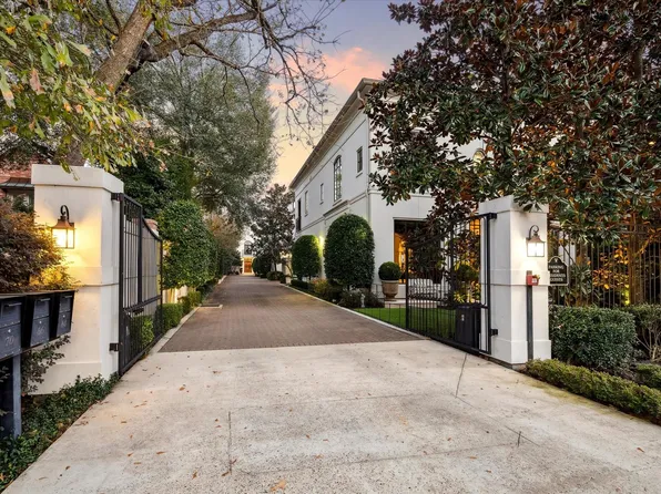 66 E Broad Oaks Dr, Houston, TX 77056