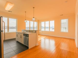 10 Main St #D112, Edgewater, NJ 07020