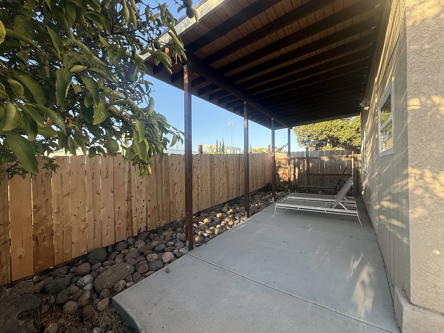 4 bed, 1200 sqft, $1,400 — Photo 2