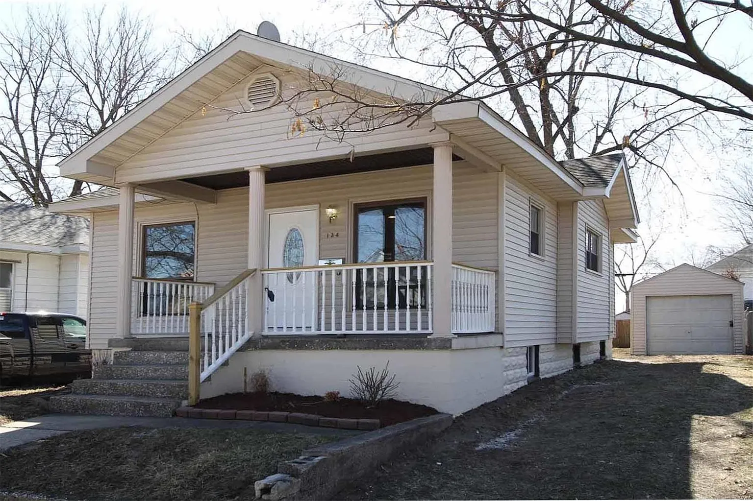 134 E Penning Ave photo 1