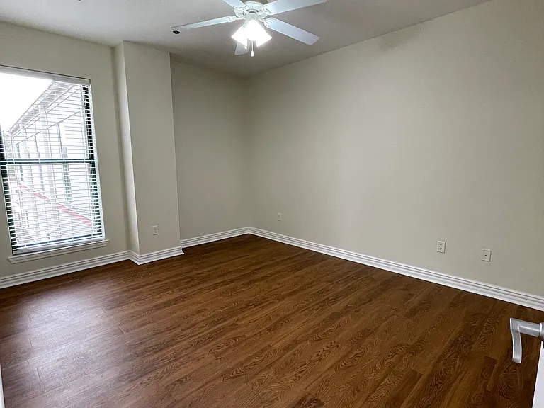 1801 Forest Hills Blvd #110 — Photo 9