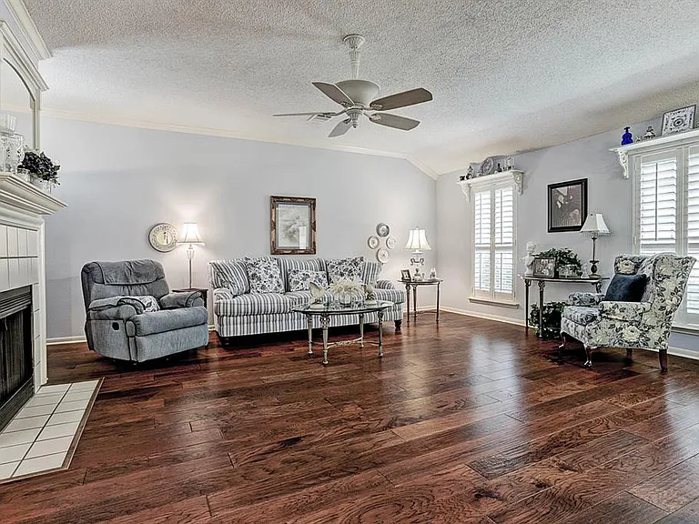 10022 Cabin Creek Dr — Photo 9
