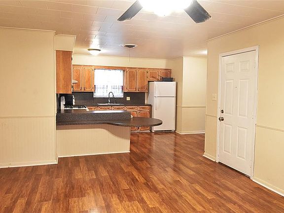 5th image of 614 Harrington St