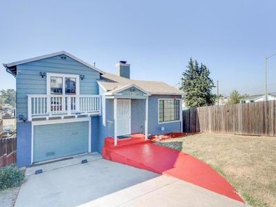 8215 Golf Links Rd, Oakland, CA, 94605