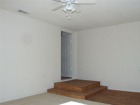 5th image of 1457 Dent St