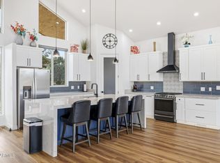2344 Hellcat Cir, Overgaard, AZ 85933