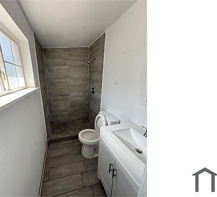 3rd image of 3027 Jefferson Ave Unit B