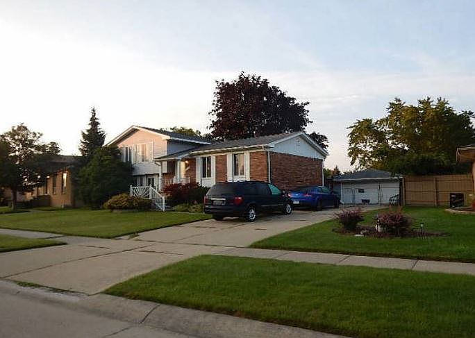 2nd image of 42145 Merrimac Cir