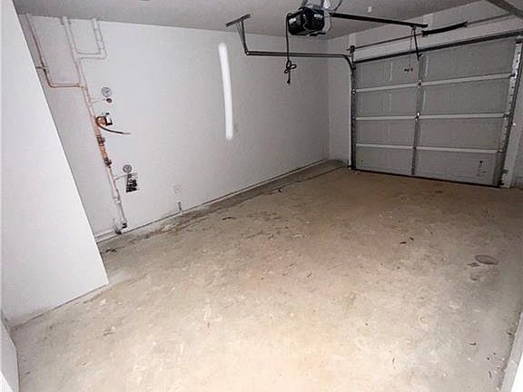 4th image of 11600 E Lovejoy Rd E