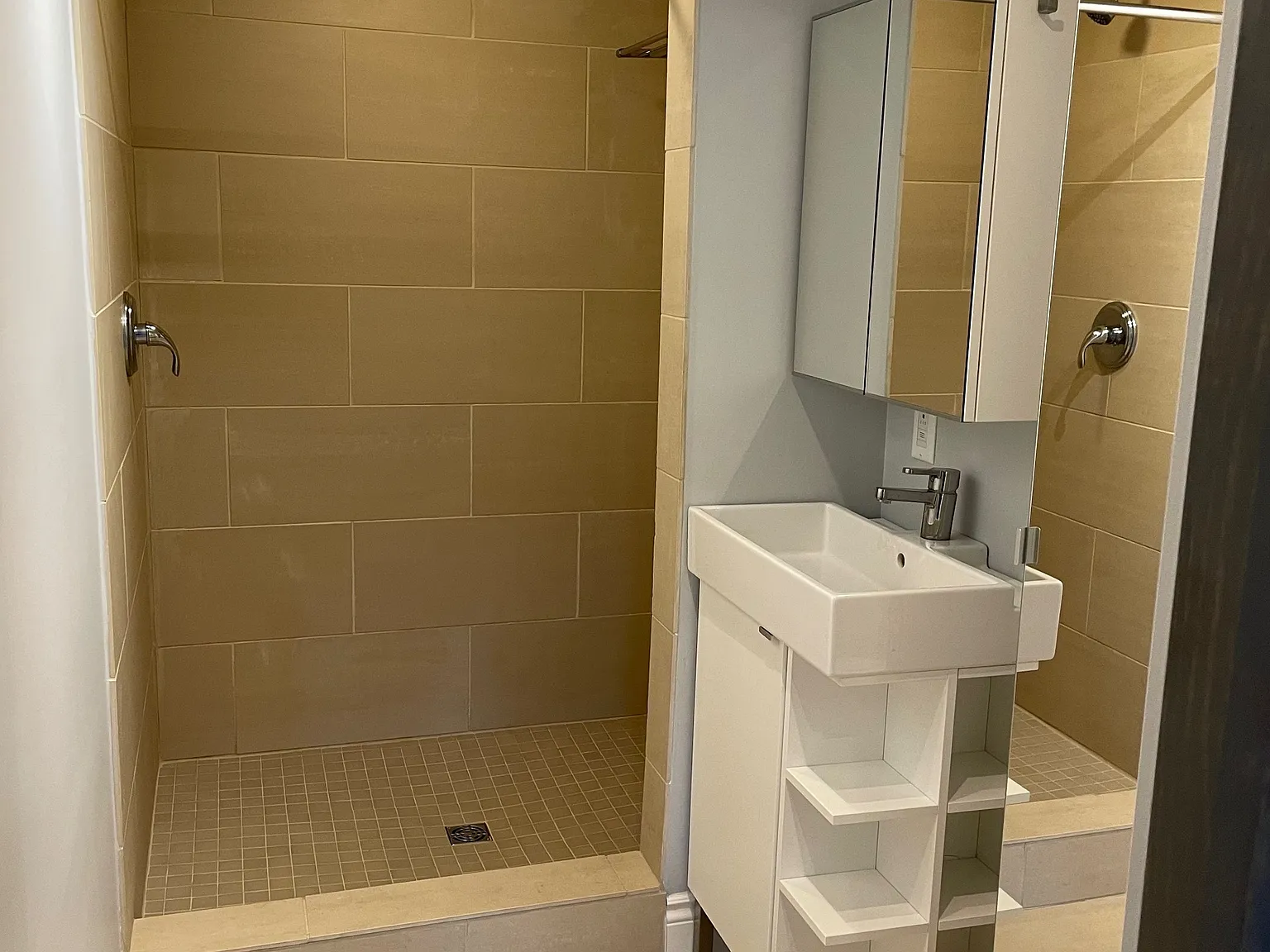 1 bed, $2,000 — Photo 4