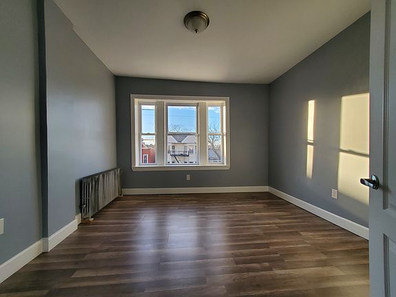 5th image of 32 Corbin Ave #5E