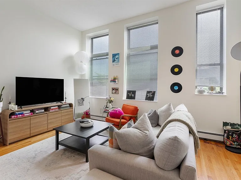 80 Beaumont St #204 — Photo 2