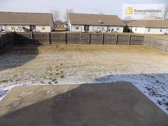 3rd image of 418 SW Graystone Dr