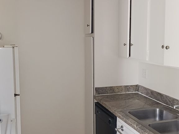 3rd image of 321 S Willaman Dr APT 305