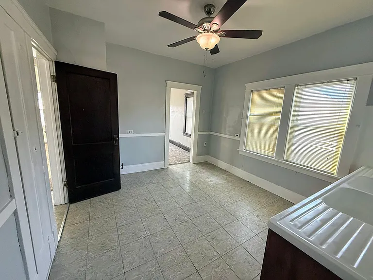 951 Royal Rd — Photo 2