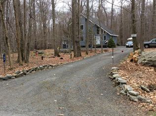 86 Norton Dr, Clifton, PA 18424