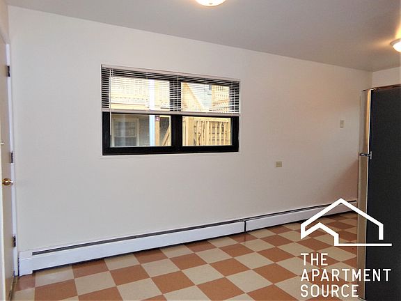 4th image of 1644 W Sherwin Ave #3C