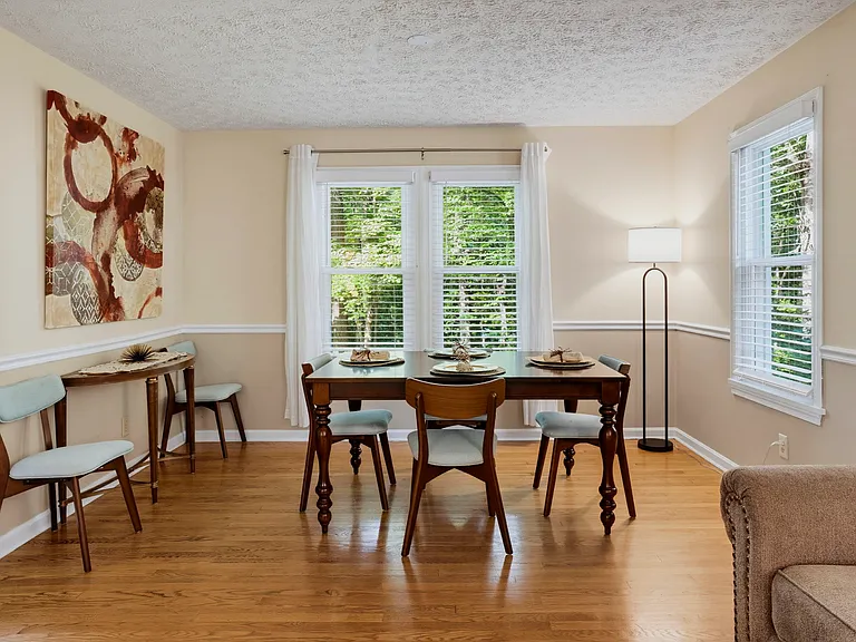 Dining area. Seating for 6