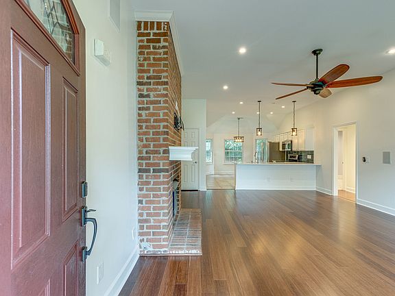 4th image of 1412 Clairmonte Cir