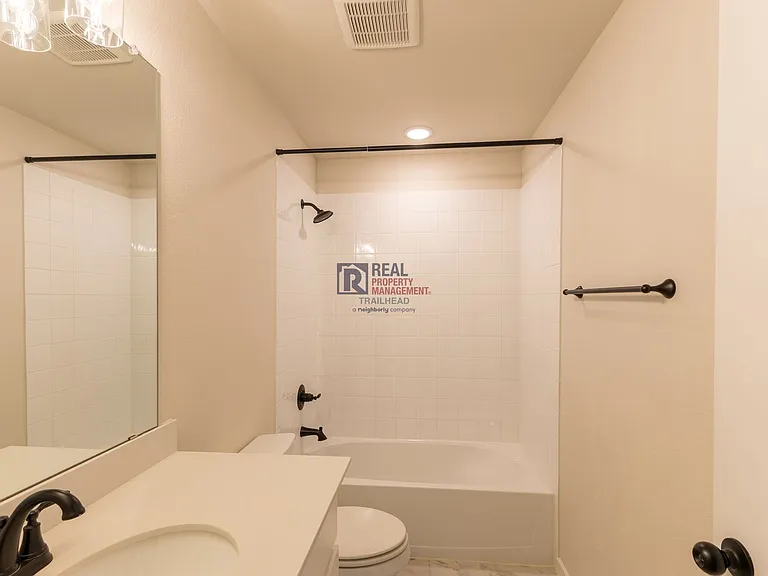 124 Mesa Dr — Photo 18
