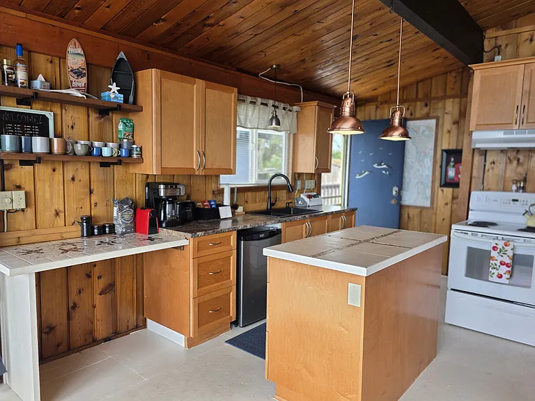 1563 Edwards Dr — Photo 9
