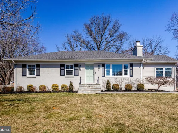 9 Broken Arrow Rd, Round Hill, VA 20141