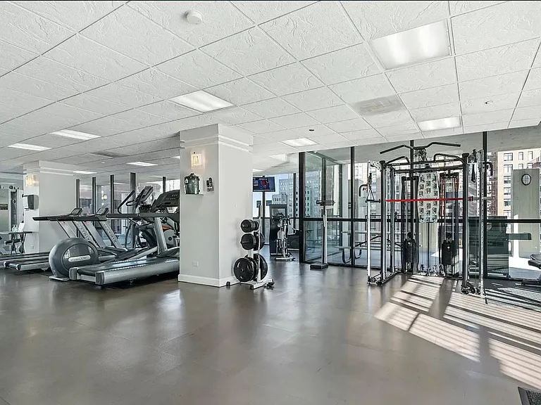 1122 N Clark St #1510 — Photo 15