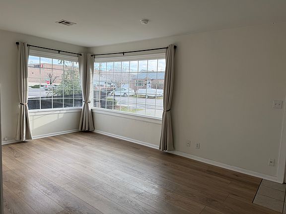 Freshly painted, new flooring,
Lots of natural light