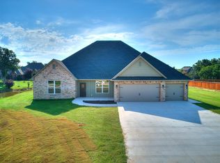 3824 Huntington Pkwy, Choctaw, OK 73020