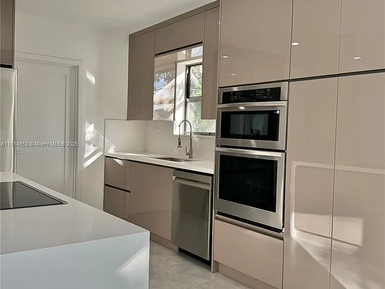12615 N Miami Ave — Photo 15