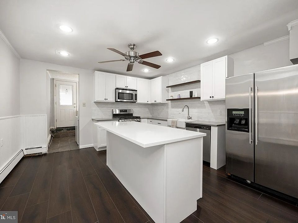 1st image of 158 Roxborough Ave