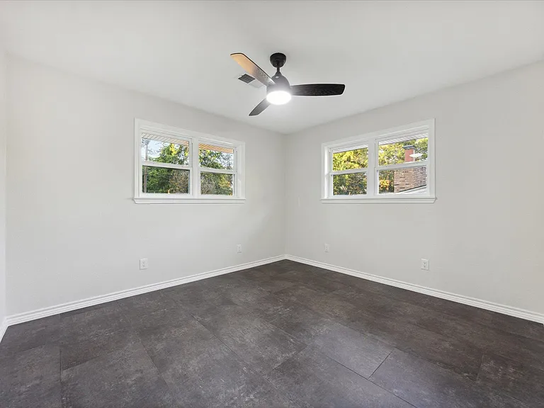 1305 W 1st St — Photo 23