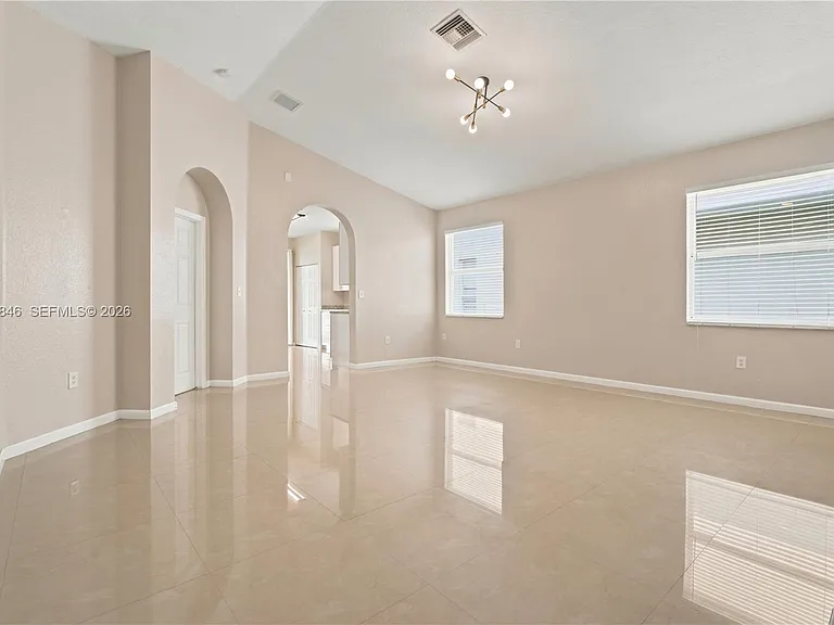 3710 NE 22nd Pl — Photo 3