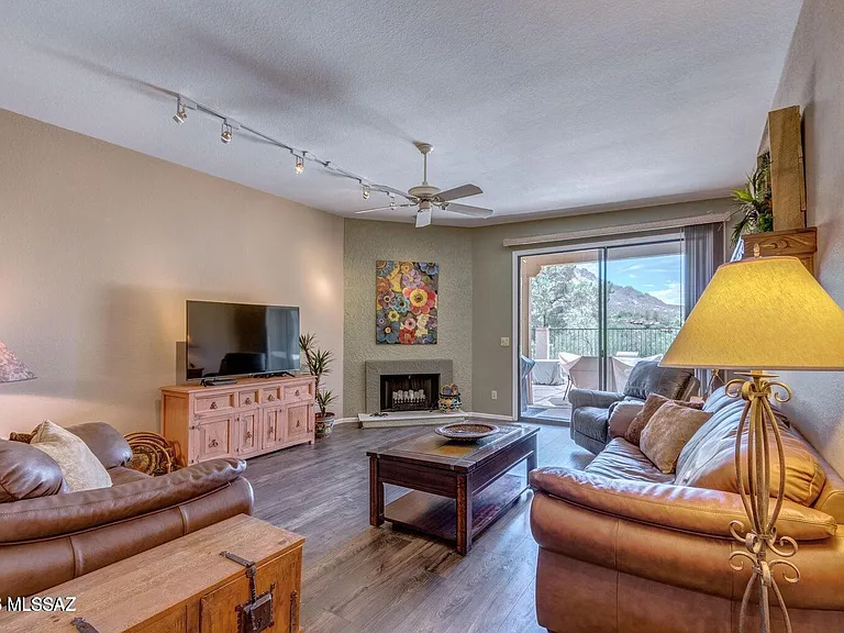836 E Camino Diestro — Photo 23