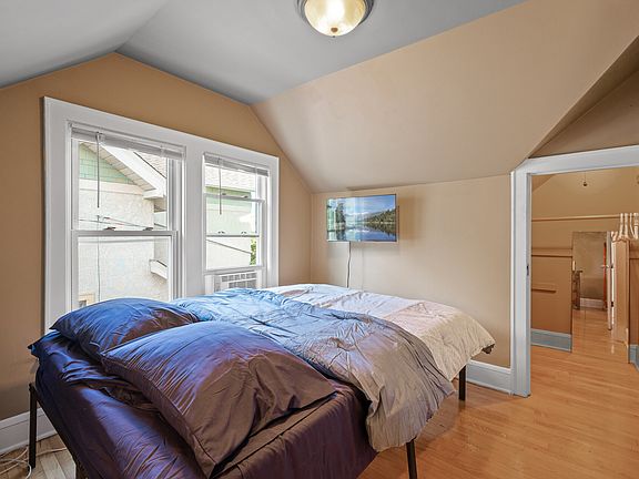 second bedroom upstairs 2