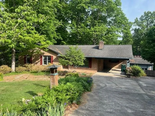 2 Echoview Cir, Lexington, NC 27292